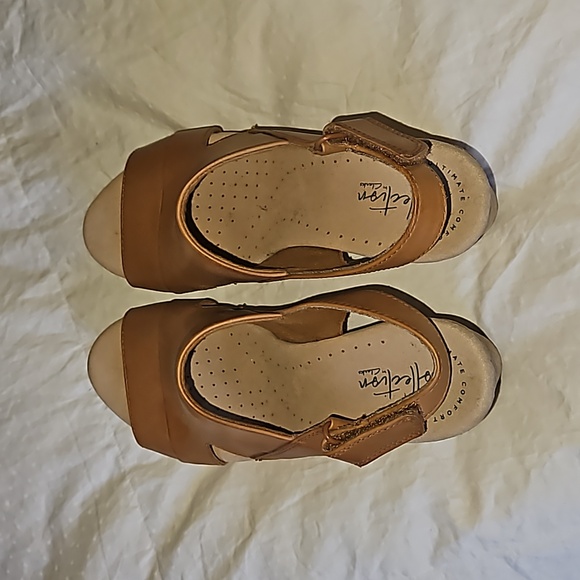 CLARKS s7 “Comfort Collection” cork wedges Leather uppers Neutral color - Picture 7 of 8